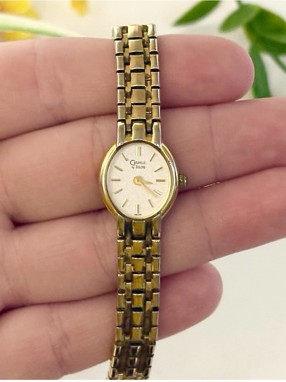 Vintage Caravelle Bulova Elegant Champagne Oval Dial Classy Gold Bracelet Watch